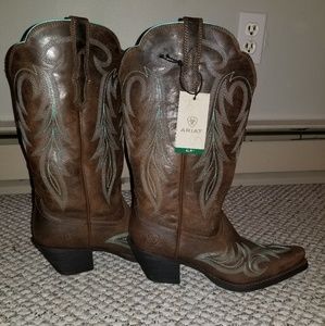 Ariat cowgirl boots